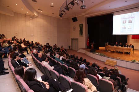 İzmirdə azərbaycanlılara qarşı törədilmiş soyqırımlara həsr olunmuş panel-konfrans keçirilib