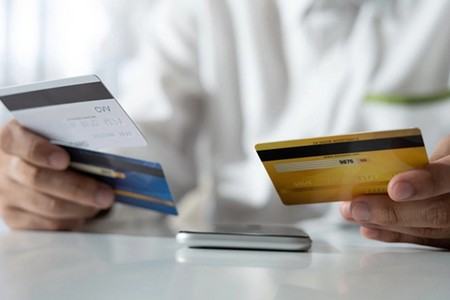 Ötən gün bank kartlarından 15 min manatdan çox pul oğurlanıb