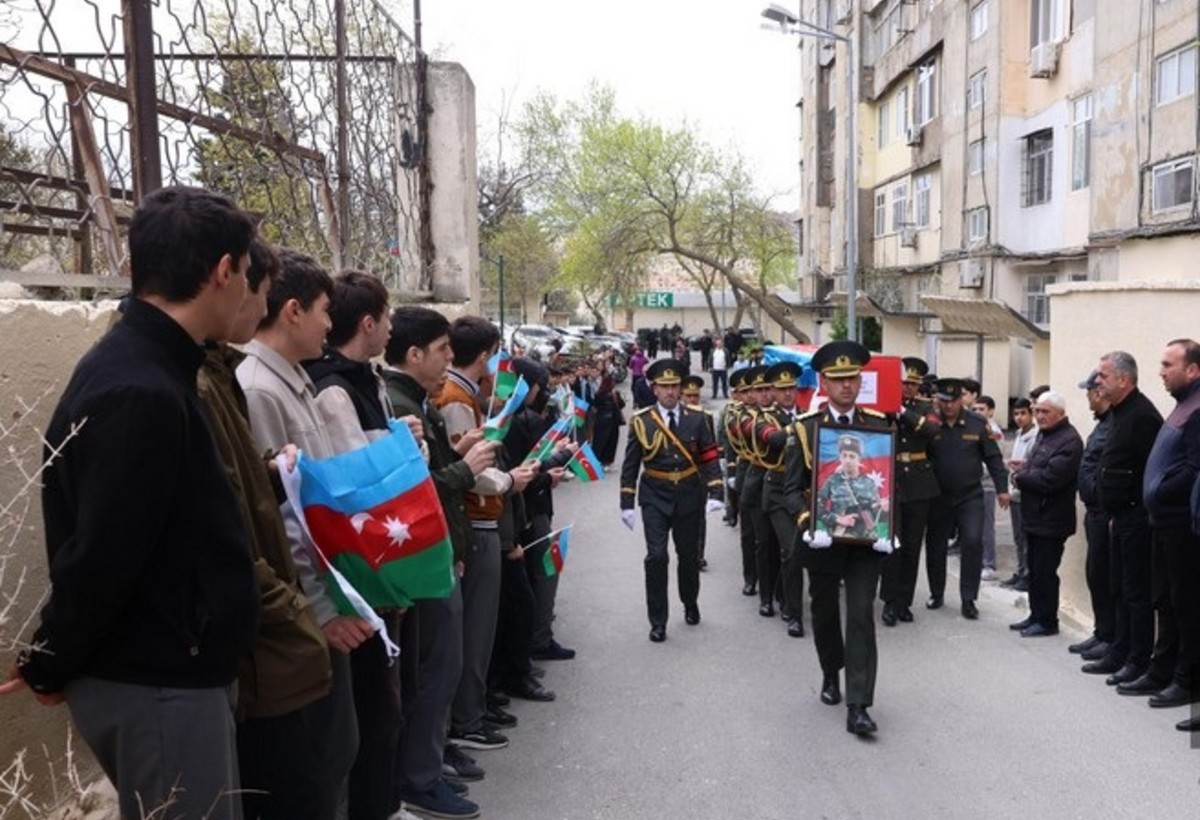Şəhid Mübariz Hüseynov 32 il sonra dəfn olunub