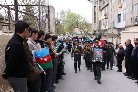 Şəhid Mübariz Hüseynov 32 il sonra dəfn olunub