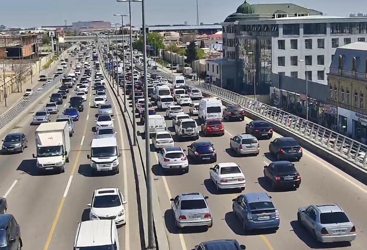 Sürücülərin NƏZƏRİNƏ: Bəzi yollarda sıxlıq var - YENİLƏNİB + FOTO