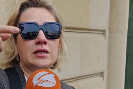 Anbarda məhsulları yanan sahibkar göz yaşlarını saxlaya bilmədi: Həyatım orada qaldı