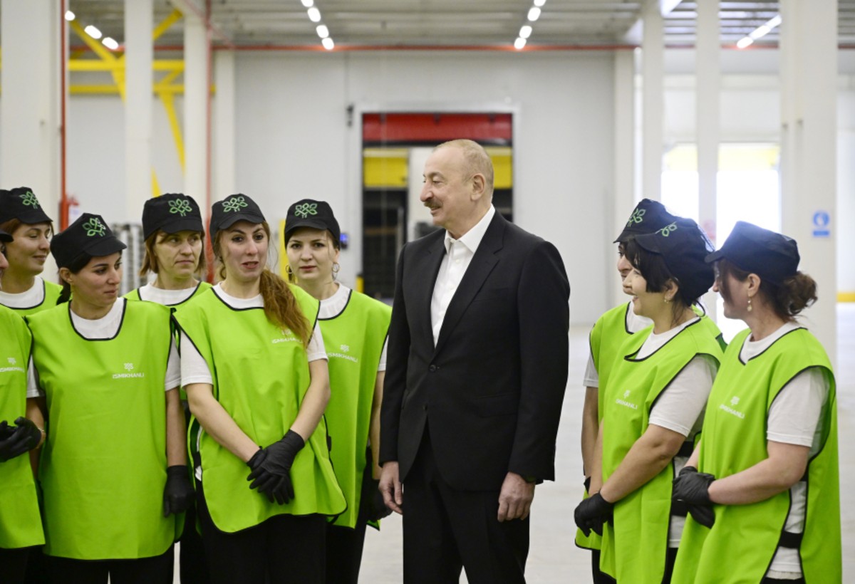 Prezident Qusarda anbar kompleksinin fəaliyyəti ilə tanış olub