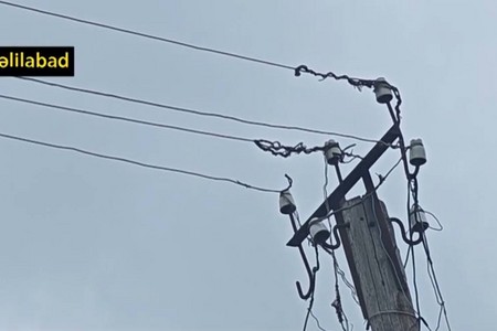 Cəlilabadda təhlükəli elektrik infrastrukturu: Tənzimləyici qurğu olmasa məişət texnikalarımız məhv olar