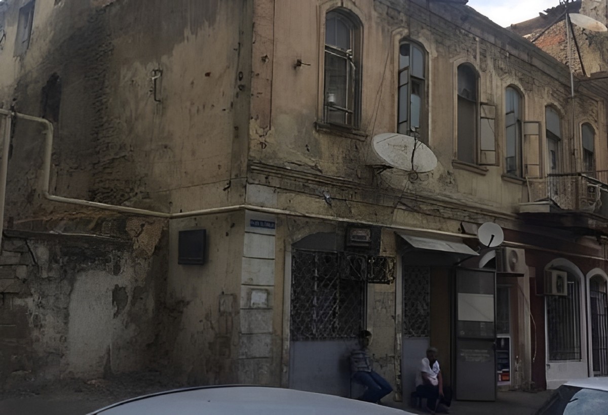 Bu tikililərdə yaşayan sakinlərin NƏZƏRİNƏ