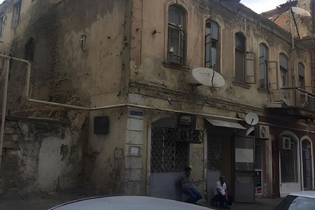 Bu tikililərdə yaşayan sakinlərin NƏZƏRİNƏ