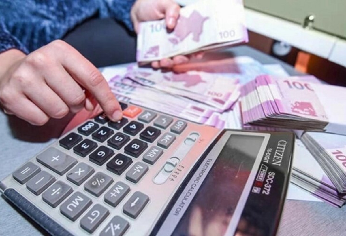 Yeni saatlıq sistem maaşların artmasına, yoxsa azalmasına səbəb olacaq? - İqtisadçı açıqladı