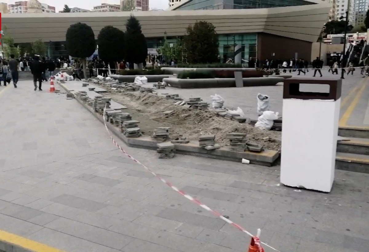 Metronun “28 May” stansiyasının qarşısı yenə TƏMİRƏ BAĞLANDI – VİDEO
