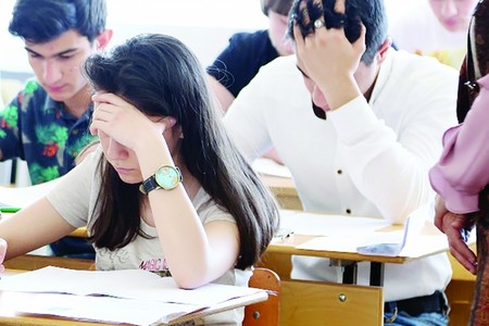 İmtahanlarda yüksək bal yığanlar çoxalır - Asan öyrənmə, yoxsa sual?