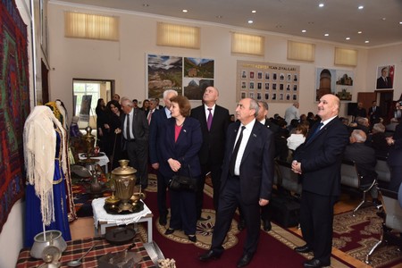 Bakıda Qərbi Azərbaycandan deportasiya tarixi müzakirə olunub