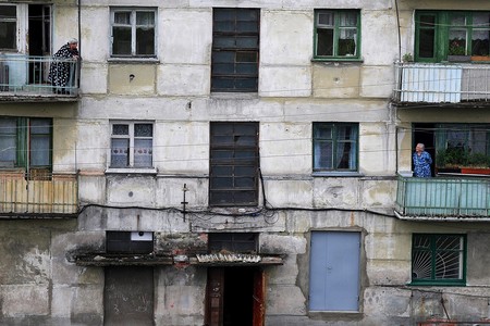 Qəzalı binalarda yaşayanların NƏZƏRİNƏ: 50 milyon manat ayrıldı