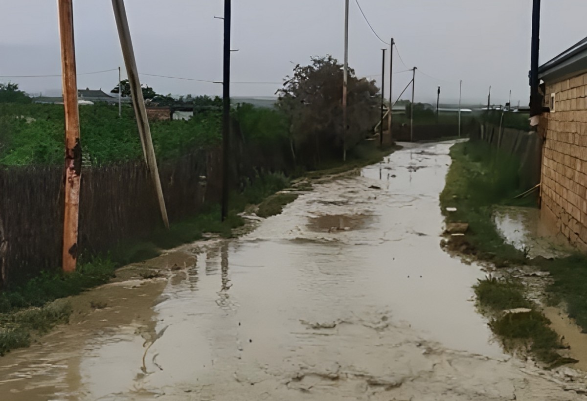 Hacıqabulda dağlardan gələn sel üç kəndi su altında qoyub