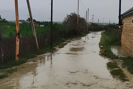 Hacıqabulda dağlardan gələn sel üç kəndi su altında qoyub