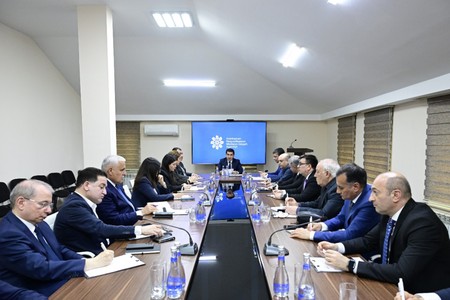Hikmət Hacıyev Medianın İnkişafı Agentliyində media subyektlərinin rəhbərləri ilə görüşüb