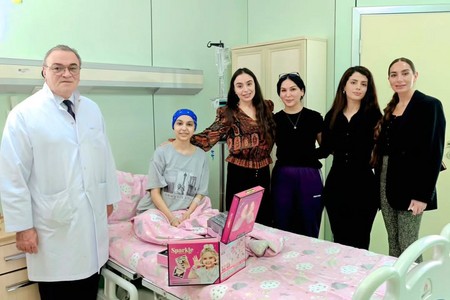 Leyla və Arzu Əliyevalar Onkologiya Mərkəzində - FOTOLAR