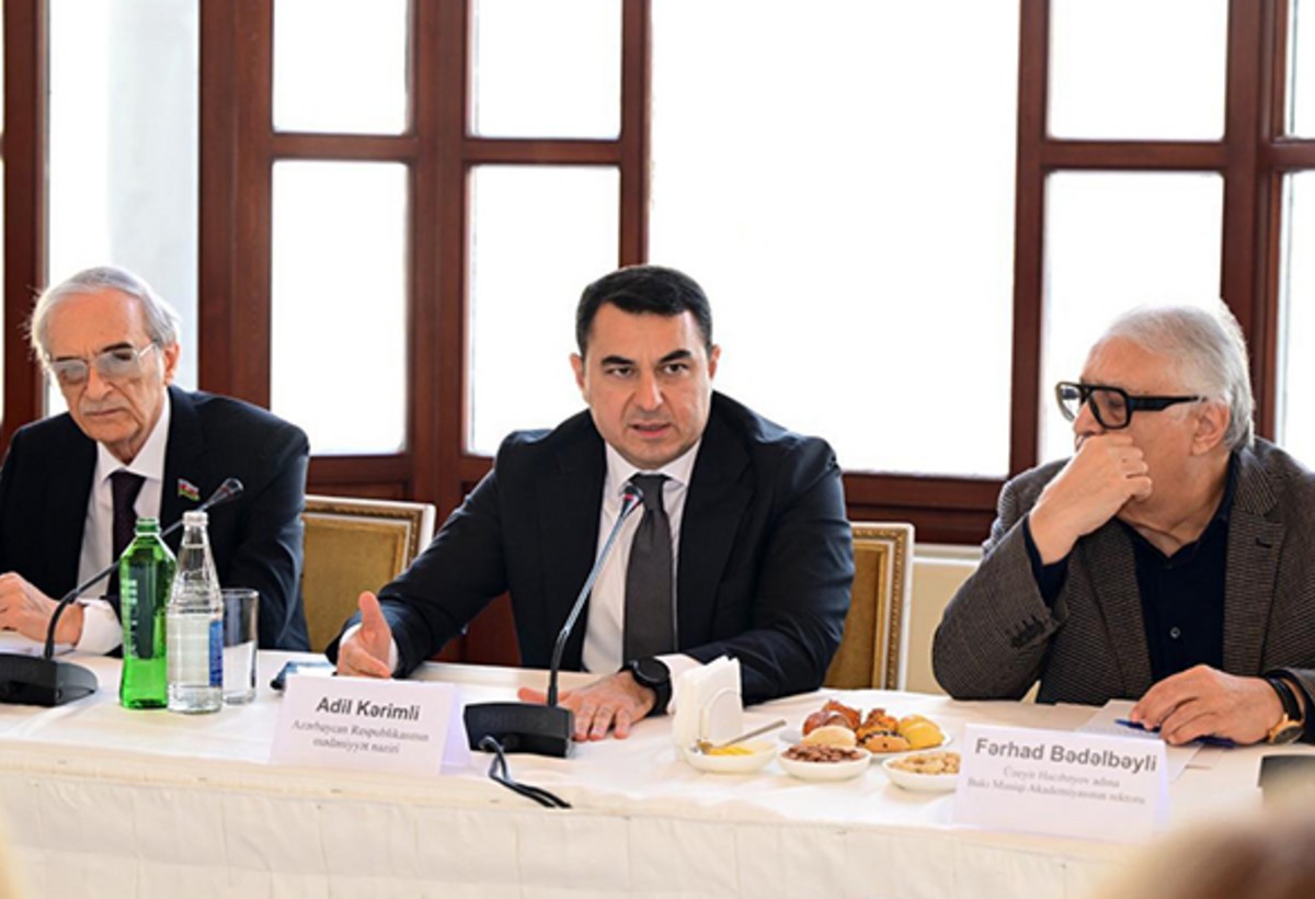 Nazir mədəniyyət xadimləri ilə görüşüb