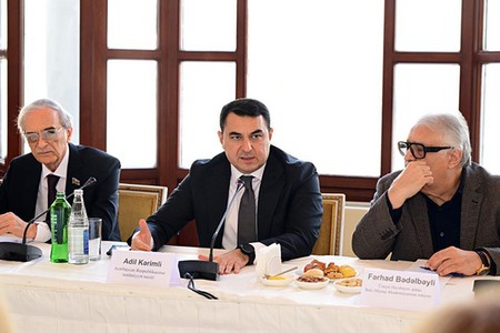 Nazir mədəniyyət xadimləri ilə görüşüb