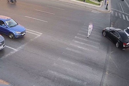 Bakıda piyada keçidində qadını maşın vurdu