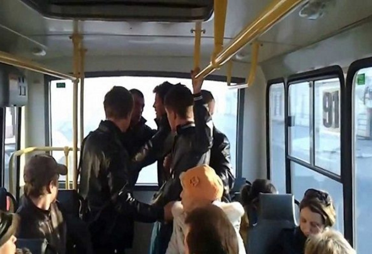 Bakıda avtobus sürücüsü sərnişini boğmağa çalışıb