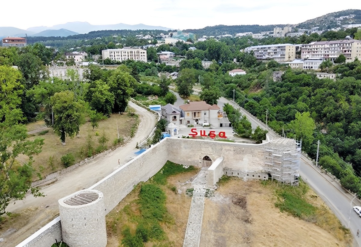 Şuşada daha 6 yaşayış binası tikiləcək