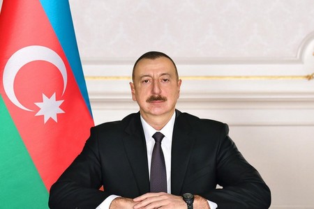 Prezident Ağdamın Kəngərli kəndinə köçən sakinlərlə görüşüb, onlara evlərin açarlarını təqdim edib
