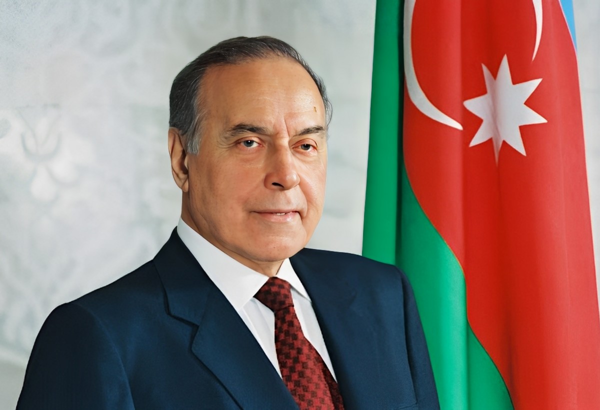 Ümummilli Lider Heydər Əliyevin anadan olmasının 102-ci ildönümüdür