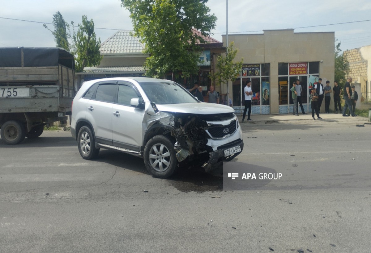 Ağdamda iki maşın toqquşub, xəsarət alanlar var - FOTO