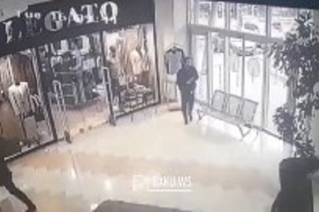 Bakıda MALL-dan gödəkçə oğurlayan şəxs saxlanıldı - VİDEO