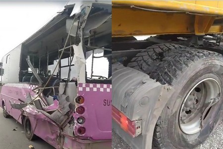 Sumqayıtda avtobus yük maşını ilə toqquşdu - Video