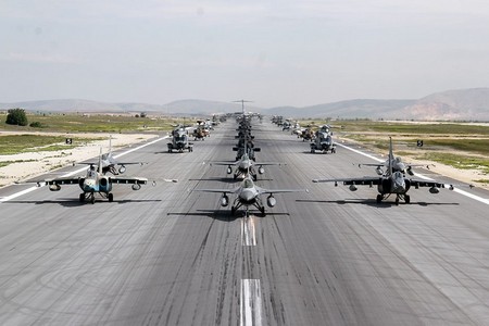 Türkiyədə keçirilən beynəlxalq təlimdə uçuşlar icra olunub