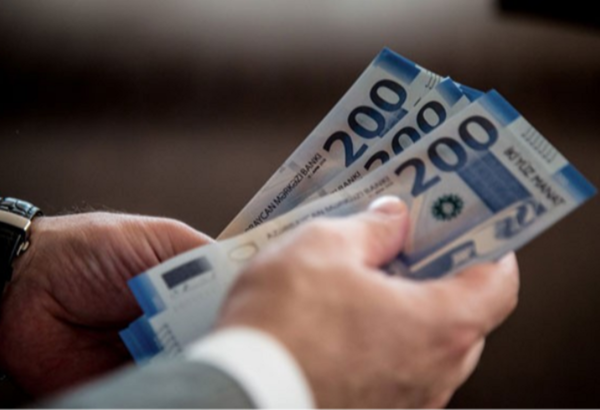 Bu şəxslərin maaşı 2 209 manatdır
