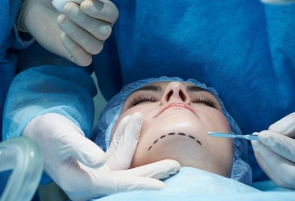 Fəaliyyətinə icazə verilən plastik cərrahlar bu klinikada işləyəcəklər