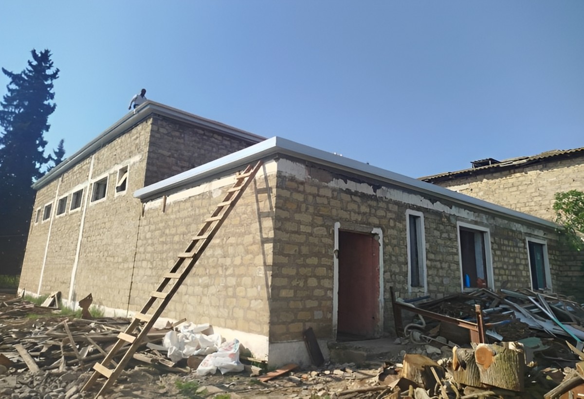 Biləsuvarda yararsız məktəb binası təmir olunur - FOTO