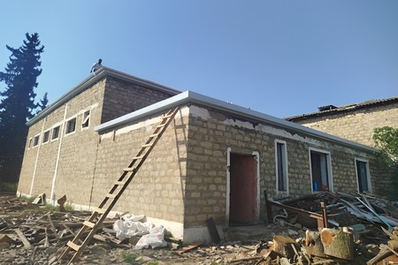 Biləsuvarda yararsız məktəb binası təmir olunur - FOTO