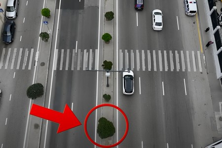 Qələbə dairəsində piyada keçidi təhlükəyə ÇEVRİLDİ