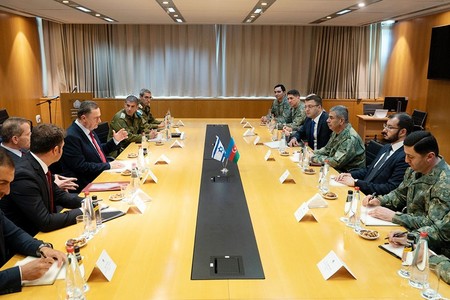 Azərbaycan və İsrailin müdafiə nazirləri hərbi əməkdaşlığın perspektivlərini müzakirə ediblər