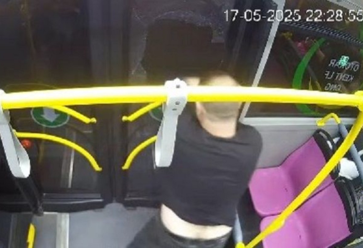 Bakıda avtobus şüşəsini sındıran sərxoş sərnişin SAXLANILDI