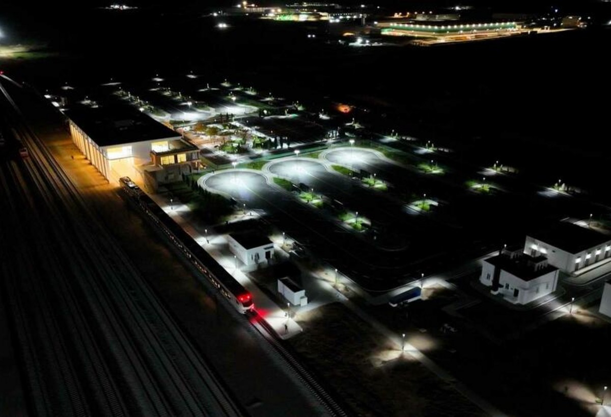 Ağdam Dəmir Yolu və Avtovağzal Kompleksinin göz oxşayan gecə görüntüləri - FOTO
