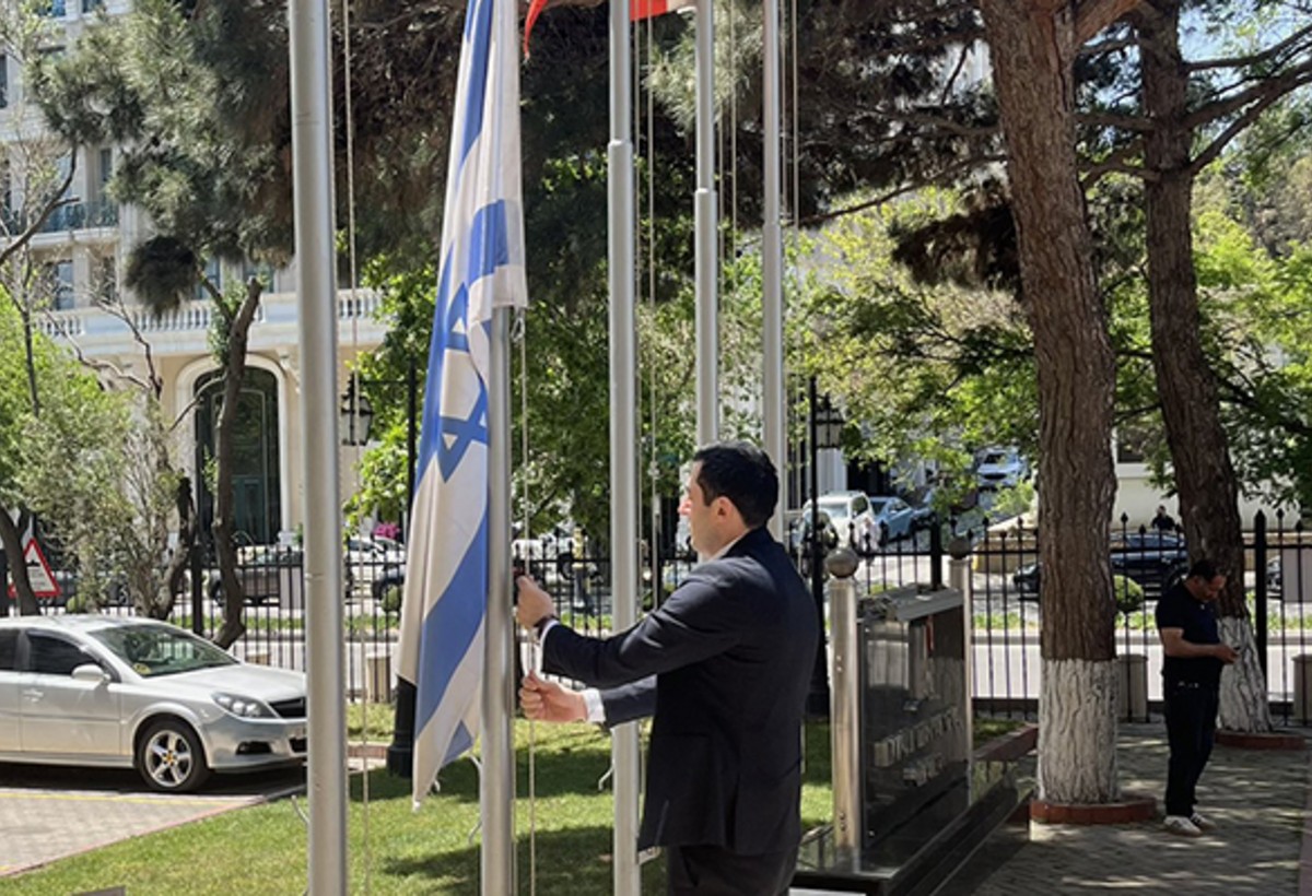 İsrailin Bakıdakı səfirliyində bayraq yarıya qədər endirildi