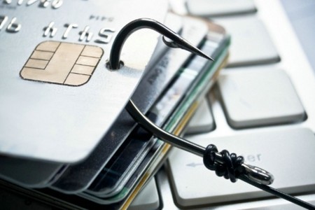 Bank kartlarından 20 mindən çox pul oğurlanıb