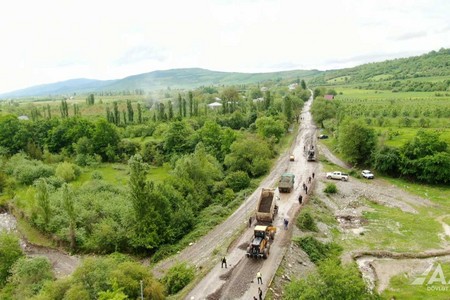 Qubada mühüm yol yenidən qurulur - VİDEO