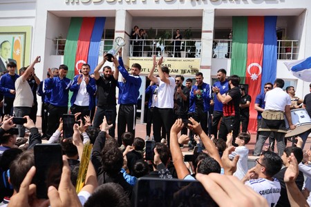 Qusarlıların çempionluq kubokunu sevinci