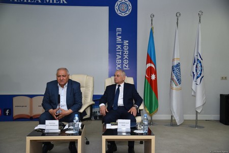 Bahəddin Həzinin Göyün cazibə qüvvəsi kitabının imza günü və təqdimat mərasimi keçirilib