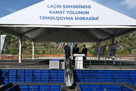 Laçın kanat yolunun təməli qoyulub