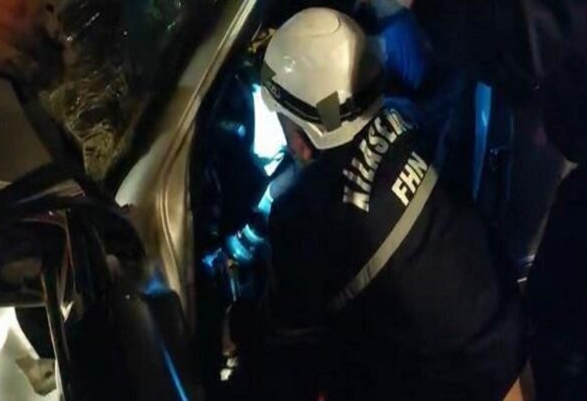 Avtomobildə sıxılı vəziyyətdə qalan şəxs xilas edilib - VİDEO