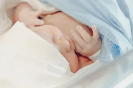Sumqayıtda evdə doğulan körpə öldü, qadının durumu ağırdır - Yenilənib