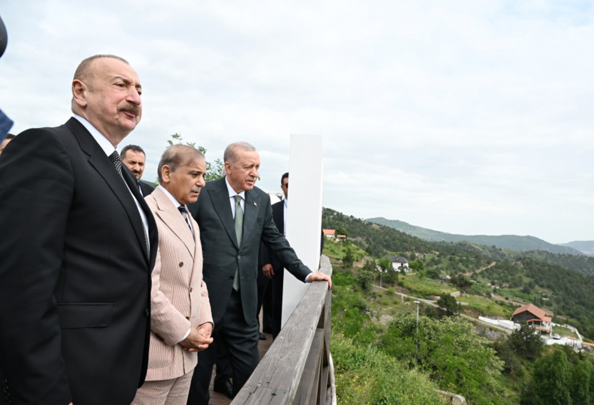 Azərbaycan və Türkiyə prezidentləri, Pakistanın Baş naziri Laçın şəhərində seyrəngahda olublar - FOTO