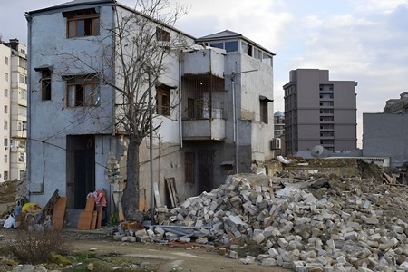 Bakının mərkəzində üç bina söküldü - Yeni park salınır
