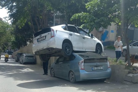 Priusların iştirakı ilə qəribə QƏZA