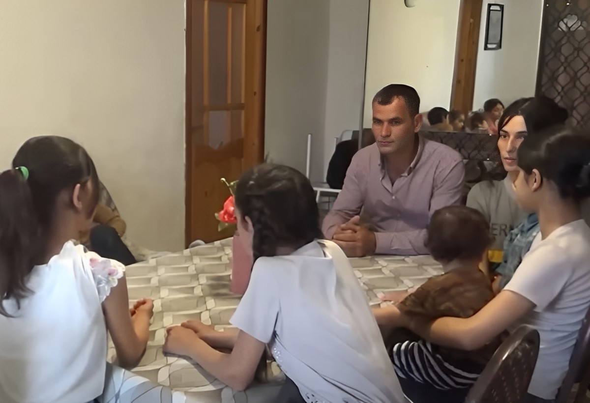 Salyanda 10 uşaqlı ailə: Böyüyün 14, balacanın 1 yaşı var - VİDEO